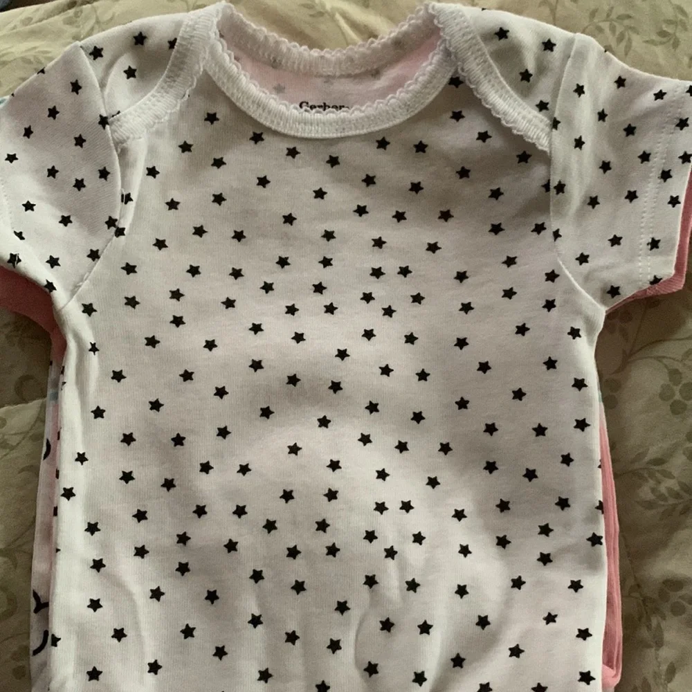 🧁Onesie & Socks Baby Girl Gift “CUPCAKES!” Onesies & Baby Socks Cupcake 4ct Box - Picture 12 of 13
